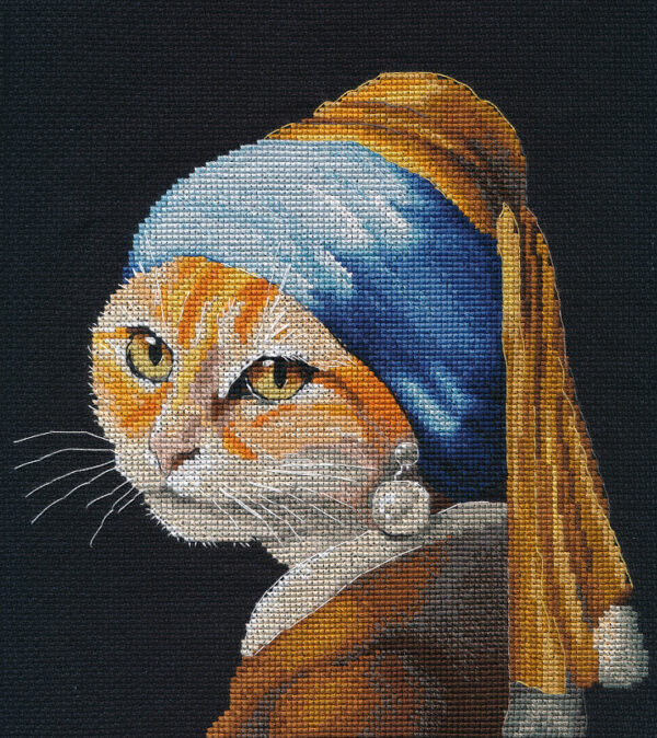 Kitty in pearl earrings 21x22 cm S1654